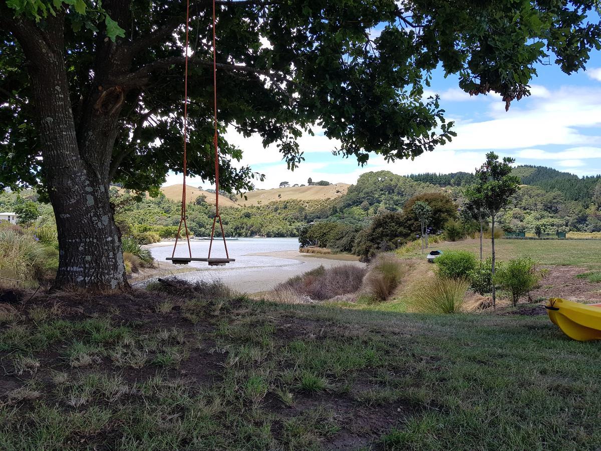 Admiral Waters Bed & Breakfast Cooks Beach Bagian luar foto