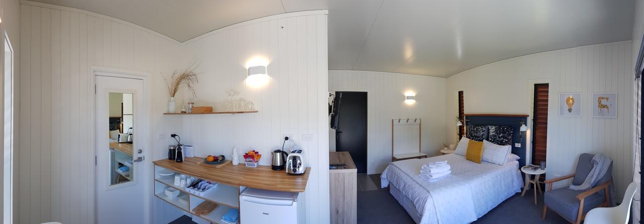 Admiral Waters Bed & Breakfast Cooks Beach Bagian luar foto