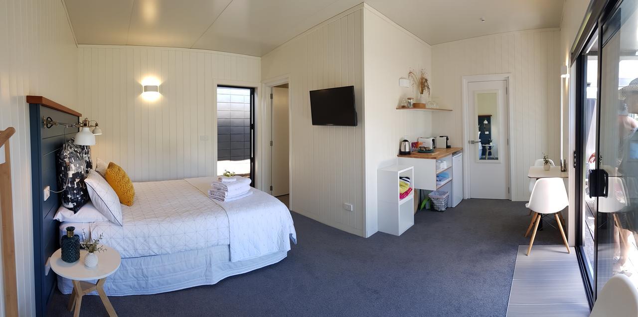 Admiral Waters Bed & Breakfast Cooks Beach Bagian luar foto