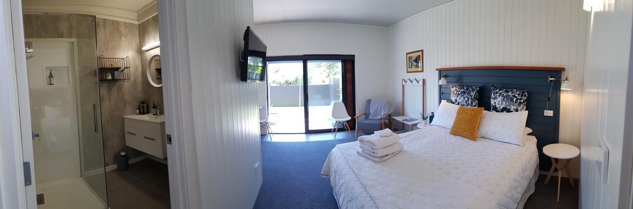 Admiral Waters Bed & Breakfast Cooks Beach Bagian luar foto
