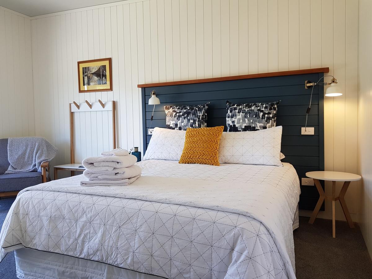 Admiral Waters Bed & Breakfast Cooks Beach Bagian luar foto