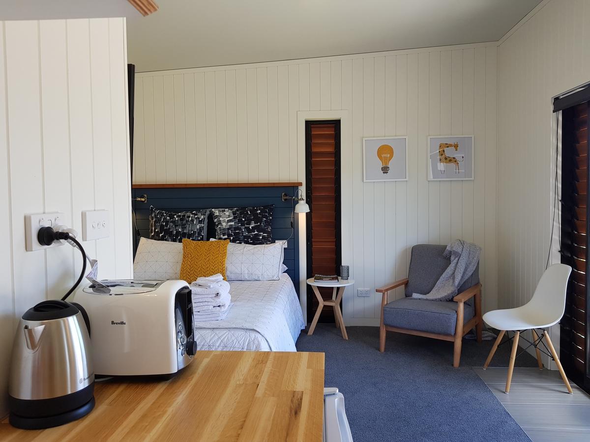 Admiral Waters Bed & Breakfast Cooks Beach Bagian luar foto