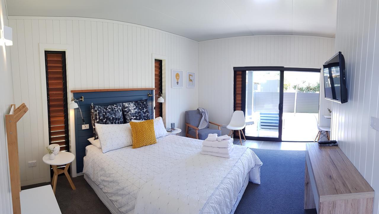 Admiral Waters Bed & Breakfast Cooks Beach Bagian luar foto
