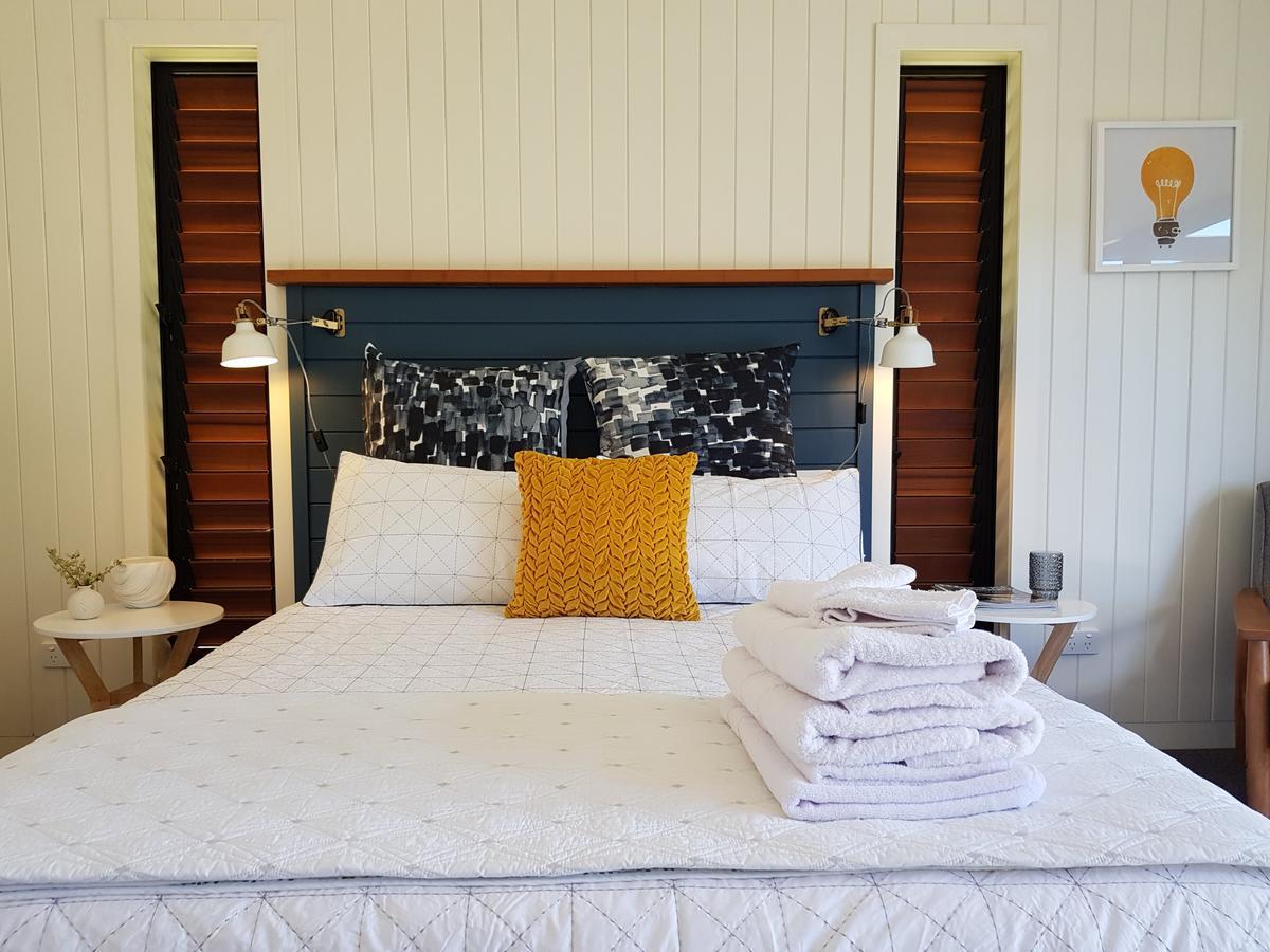 Admiral Waters Bed & Breakfast Cooks Beach Bagian luar foto